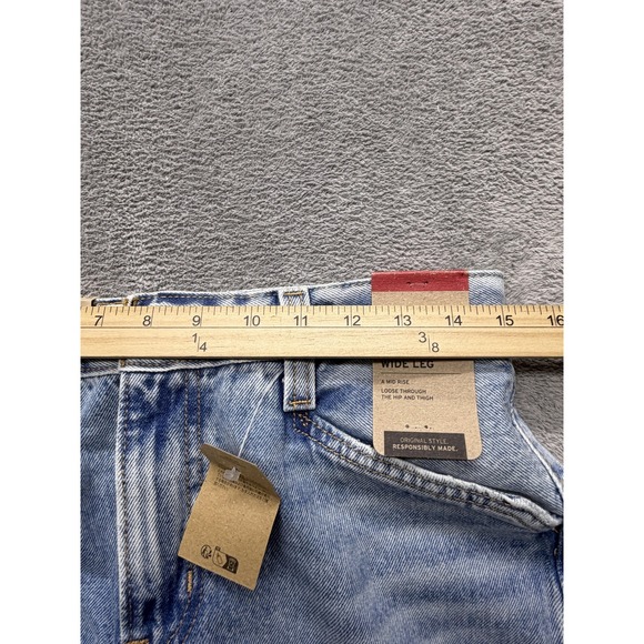 Levi's 94 Baggy Wide Leg Jeans Womens Measured 30x30 Blue Light Wash Distressed - Picture 5 of 9